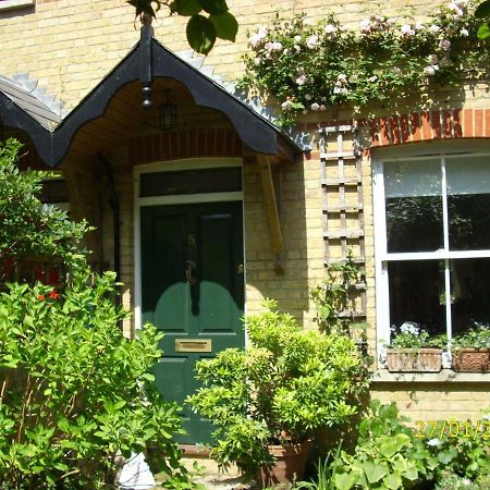 Old Station Gardens, Sw London Bed & Breakfast Teddington Exterior photo